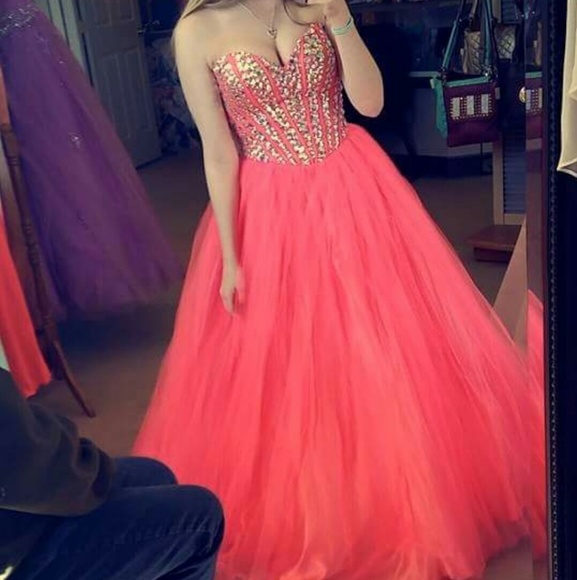 prom queen dresses
